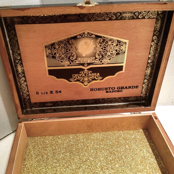 Suenos de Saundra Upcycled Grande Cedar Cigar Box, Jewelry/Storage Box - Picture 12 of 13